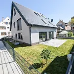 Alfa Doppelzimmer Mit Teekueche Und Terrasse Porsche Bosch L Gemeinschaftsbad Wifi Smarttv L Double With Kitchenette And Terrace L Shared Bathroom Bs21a5 Stuttgart