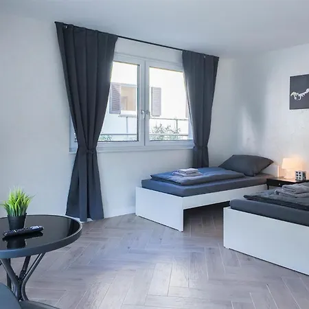Appartement Alfa Doppelzimmer Mit Teekueche Und Terrasse Porsche Bosch L Gemeinschaftsbad Wifi Smarttv L Double With Kitchenette And Terrace L Shared Bathroom Bs21a5