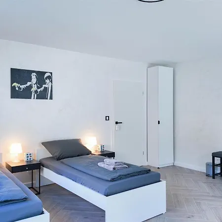 Apartman Alfa Doppelzimmer Mit Teekueche Und Terrasse Porsche Bosch L Gemeinschaftsbad Wifi Smarttv L Double With Kitchenette And Terrace L Shared Bathroom Bs21a5