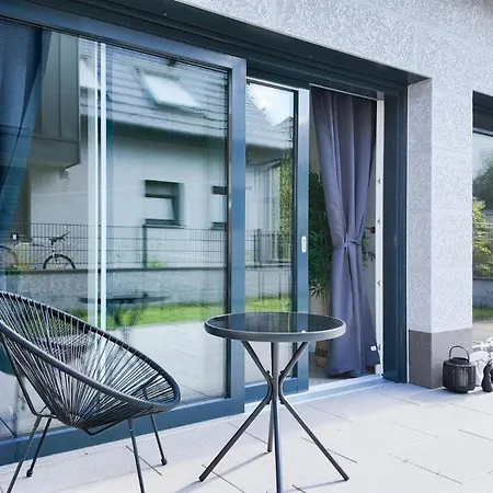 Alfa Doppelzimmer Mit Teekueche Und Terrasse Porsche Bosch L Gemeinschaftsbad Wifi Smarttv L Double With Kitchenette And Terrace L Shared Bathroom Bs21a5 Διαμέρισμα *