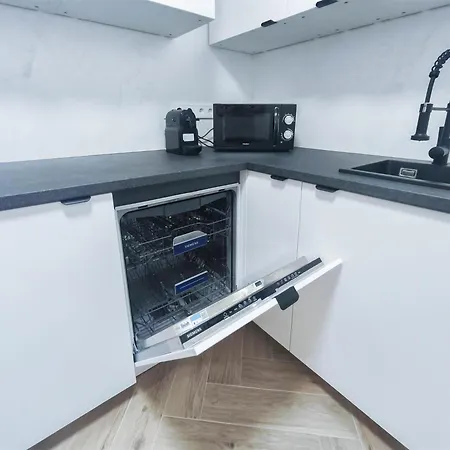 Alfa Doppelzimmer Mit Teekueche Und Terrasse Porsche Bosch L Gemeinschaftsbad Wifi Smarttv L Double With Kitchenette And Terrace L Shared Bathroom Bs21a5 Apartman