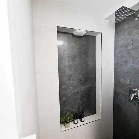 Alfa Doppelzimmer Mit Teekueche Und Terrasse Porsche Bosch L Gemeinschaftsbad Wifi Smarttv L Double With Kitchenette And Terrace L Shared Bathroom Bs21a5 Διαμέρισμα Στουτγκάρδη