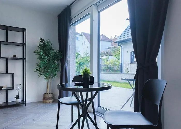 Alfa Doppelzimmer Mit Teekueche Und Terrasse Porsche Bosch L Gemeinschaftsbad Wifi Smarttv L Double With Kitchenette And Terrace L Shared Bathroom Bs21a5 Apartman
