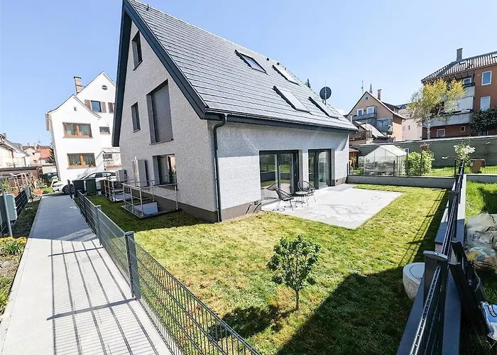Alfa Doppelzimmer Mit Teekueche Und Terrasse Porsche Bosch L Gemeinschaftsbad Wifi Smarttv L Double With Kitchenette And Terrace L Shared Bathroom Bs21a5 Stuttgart