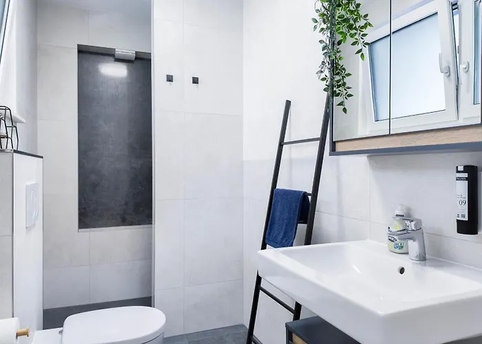 Alfa Doppelzimmer Mit Teekueche Und Terrasse Porsche Bosch L Gemeinschaftsbad Wifi Smarttv L Double With Kitchenette And Terrace L Shared Bathroom Bs21a5