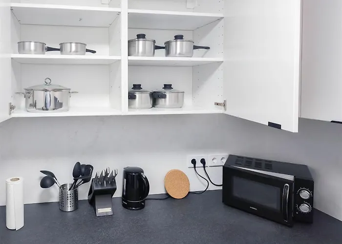 Alfa Doppelzimmer Mit Teekueche Und Terrasse Porsche Bosch L Gemeinschaftsbad Wifi Smarttv L Double With Kitchenette And Terrace L Shared Bathroom Bs21a5 * Stuttgart