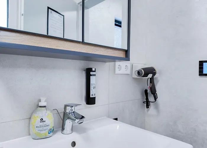 Alfa Doppelzimmer Mit Teekueche Und Terrasse Porsche Bosch L Gemeinschaftsbad Wifi Smarttv L Double With Kitchenette And Terrace L Shared Bathroom Bs21a5 *