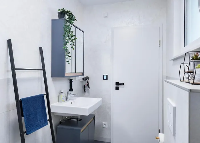 Alfa Doppelzimmer Mit Teekueche Und Terrasse Porsche Bosch L Gemeinschaftsbad Wifi Smarttv L Double With Kitchenette And Terrace L Shared Bathroom Bs21a5