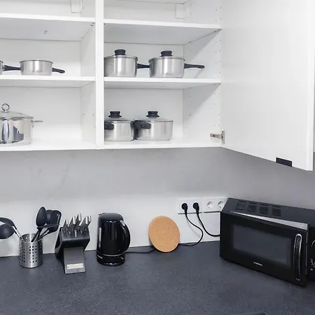 Alfa Doppelzimmer Mit Teekueche Und Terrasse Porsche Bosch L Gemeinschaftsbad Wifi Smarttv L Double With Kitchenette And Terrace L Shared Bathroom Bs21a5 * 斯图加特